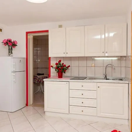 Dinko Apartment *