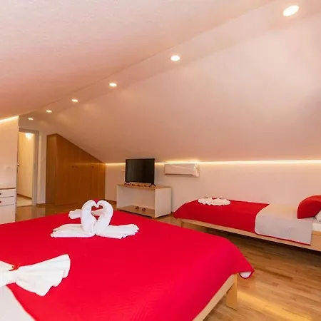 Dinko Apartment *