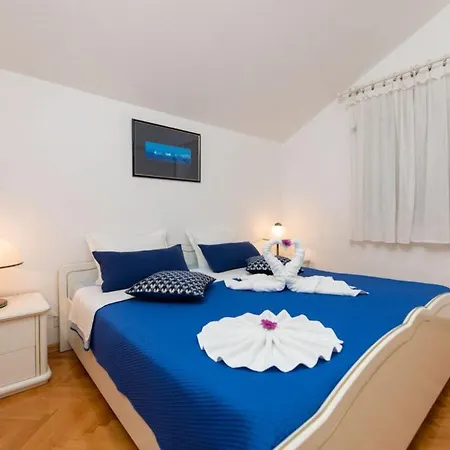 Dinko Apartment *
